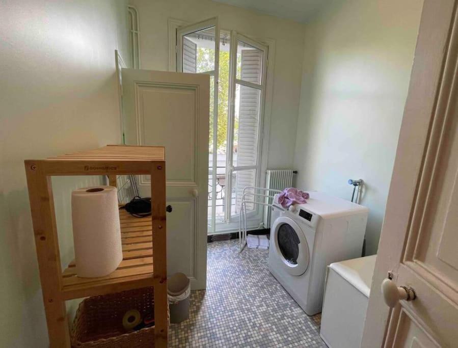 Appartment Close To Monuments Париж Екстериор снимка